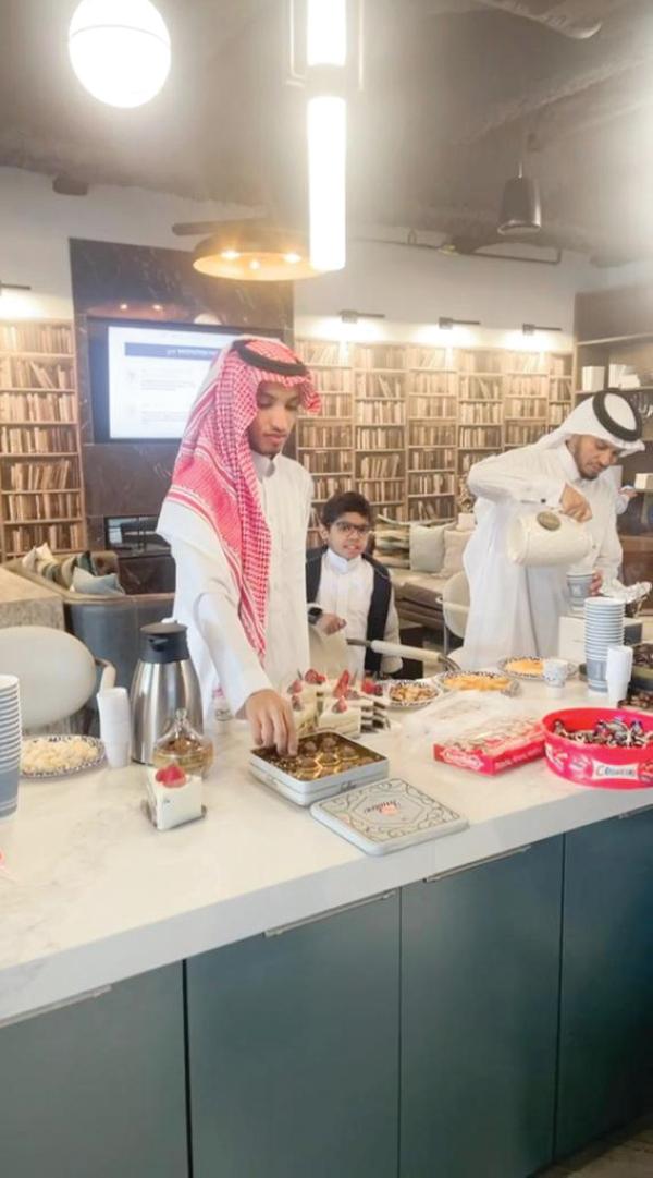بالزي السعودي والبخور..
مغتربون يحتفلون بالعيد في فيلادلفيا