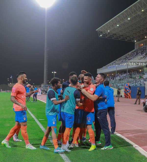 الفيحاء ينذر الهلال قبل نهائي الكأس