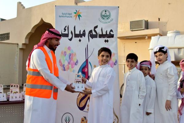 «تنمية لينة» توزع الهدايا على الأطفال