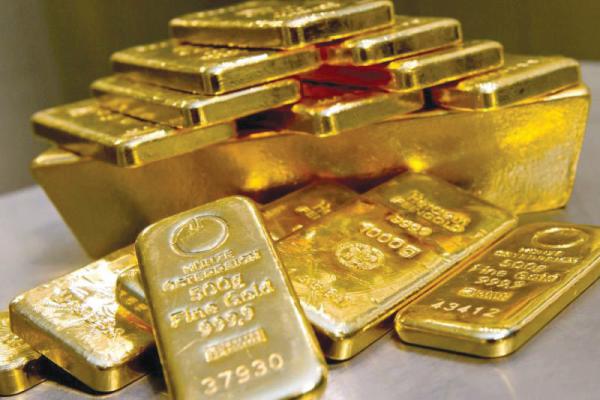 الذهب ينخفض مع رفع وشيك للفائدة وزيادة عائد السندات
