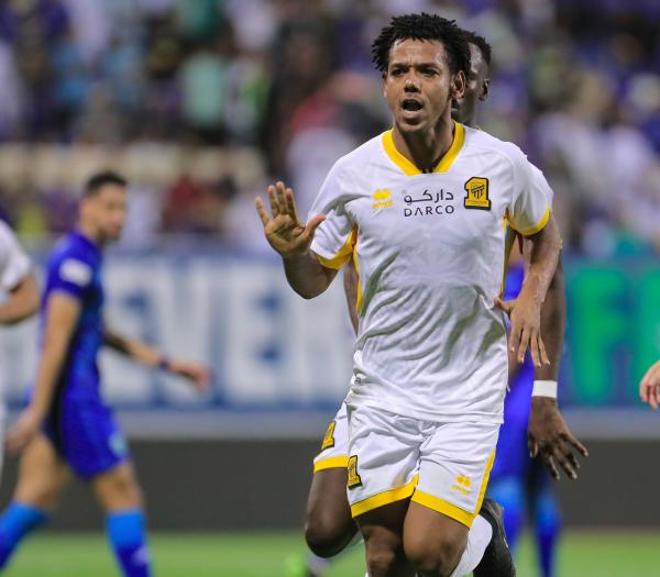 الفتح.. يؤجل أفراح الاتحاد.!