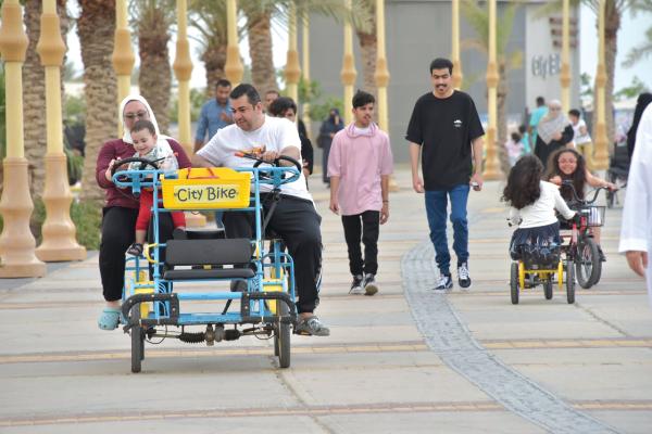 استمتاع بالطبيعة في واجهة الدمام البحرية