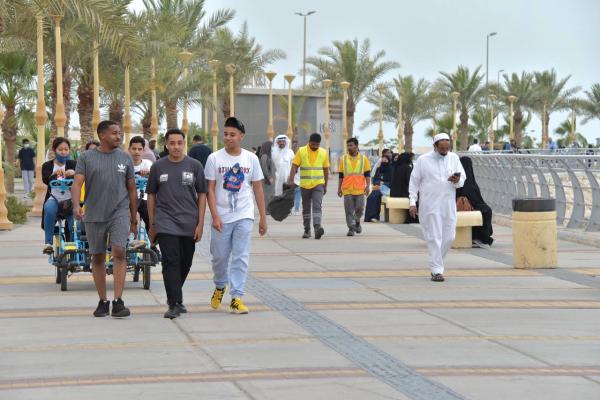 استمتاع بالطبيعة في واجهة الدمام البحرية