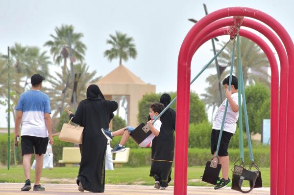 استمتاع بالطبيعة في واجهة الدمام البحرية