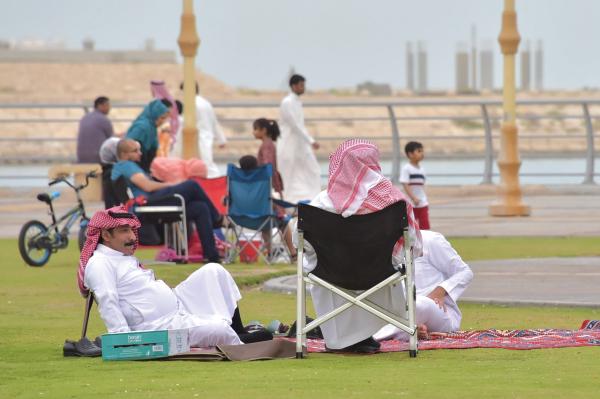 استمتاع بالطبيعة في واجهة الدمام البحرية