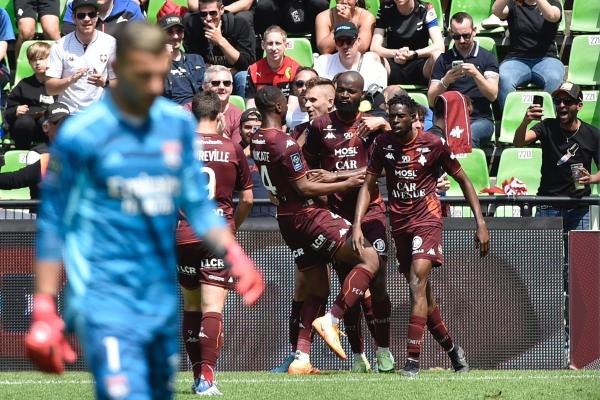 ميتز ينعش آماله في البقاء بالدوري الفرنسي
