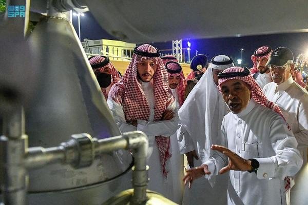 محافظ الطائف يزور مهرجان «طائف الورد»