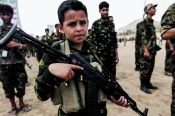 «الإرياني» يحذر من تجنيد مليشيا الحوثي لعشرات الآلاف من الأطفال عاجل