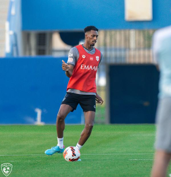كنو يظهر في الهلال