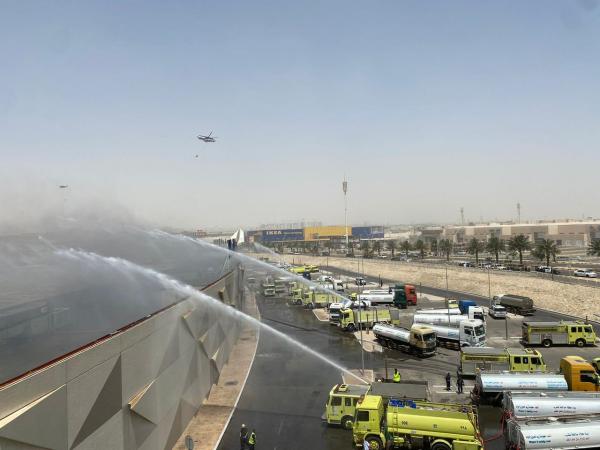 عاجل: شاهد أولى صور الدفاع المدني أثناء مكافحته لحريق مجمع الظهران