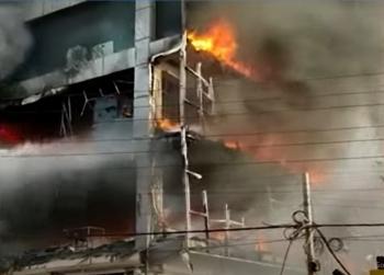 حريق مبنى تجاري يودي بحياة 20 شخصًا بالعاصمة الهندية