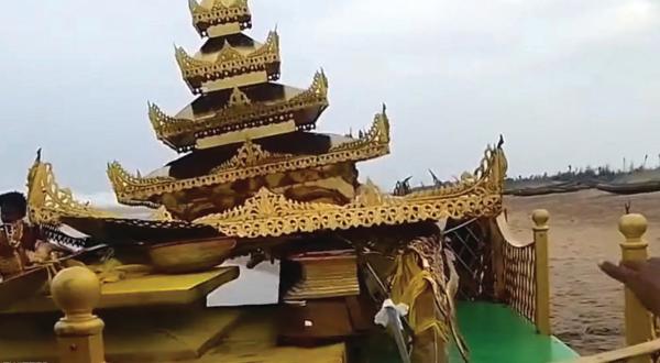 عربة ذهبية غامضة على الساحل الهندي