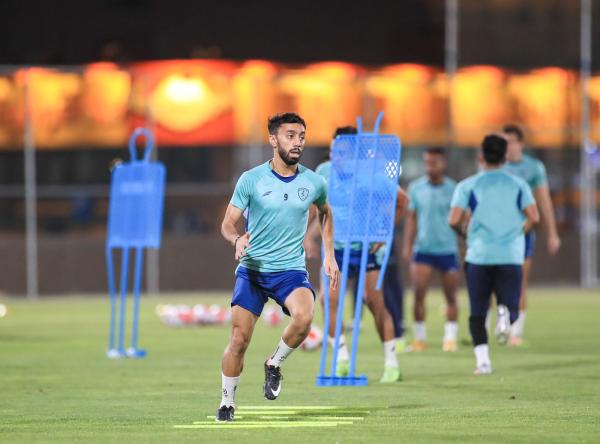 الفتح يتدرب استعداداً لمواجهة الطائي