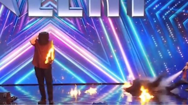 خطأ متسابق يشعل النيران في طاقم عمل برنامج شهير
