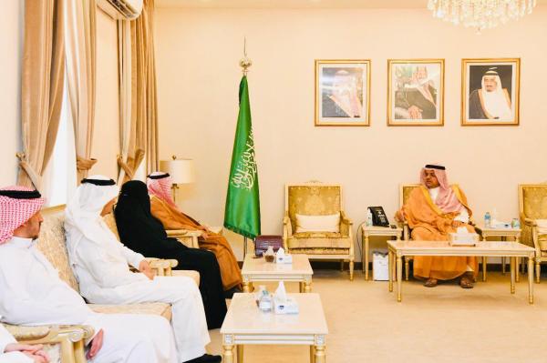 محافظ حفر الباطن يطلع على برامج «تقني الشرقية»