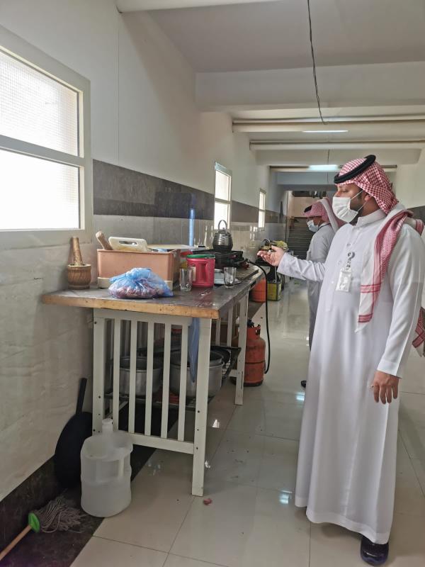 ضبط 12 عاملا مخالفا للأنظمة