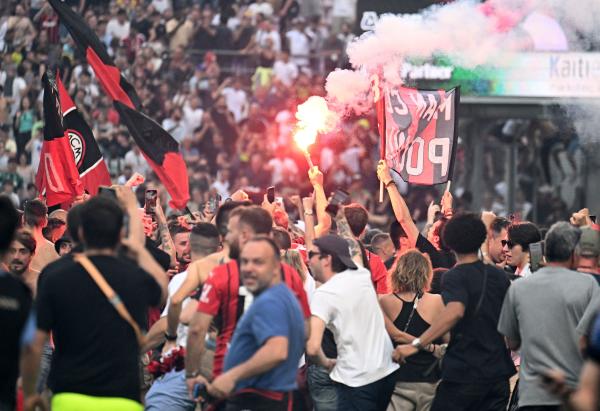 تحديثميلان يتوج بلقب الدوري الإيطالي