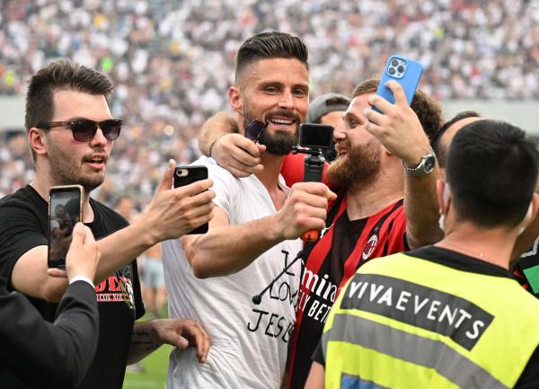 تحديثميلان يتوج بلقب الدوري الإيطالي