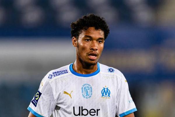 أستون فيلا يضم كمارا لاعب الوسط في انتقال مجاني