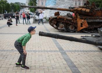 أوكرانيا تستبعد وقف الحرب وروسيا تكثف هجوم الشرق