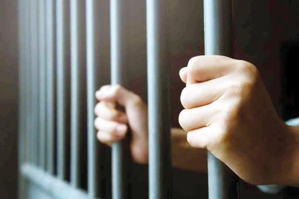 إحالة حائز 56 كجم حشيش مخدر للنيابة