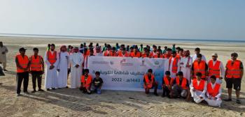 116 متطوعًا يشاركون في تنظيف شاطئ الكويفرية