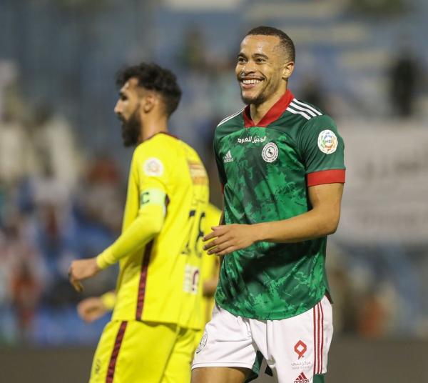 الهلال يشعل الدوري