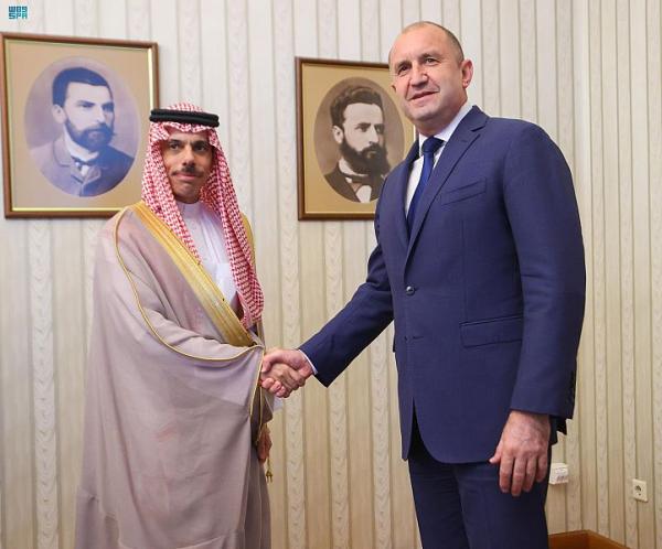 وزير الخارجية ينقل تحيات القيادة لرئيس بلغاريا
