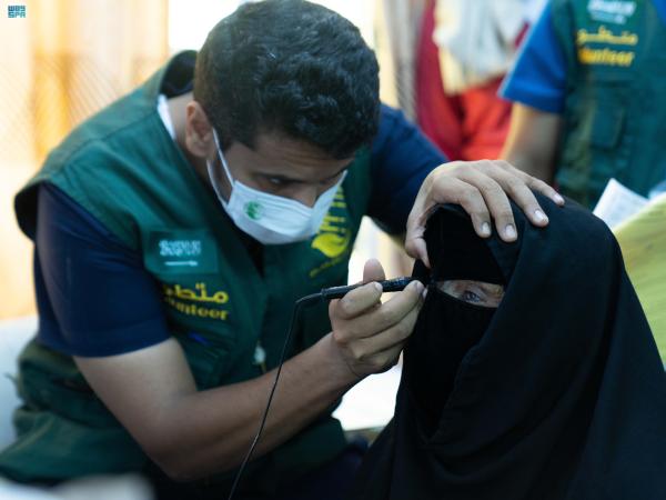 400 جراحة سعودية..تزيل «الفاكو» من عيون اليمنيين