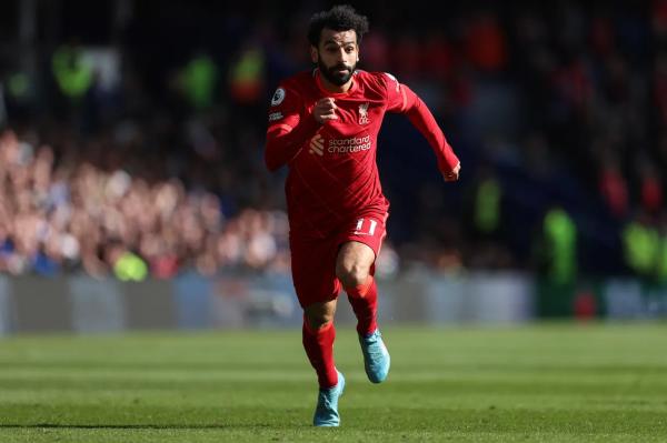 صلاح وبنزيما.. صراع المجد الشخصي!!