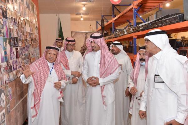 محافظ القطيف يزور المتاحف الشخصية