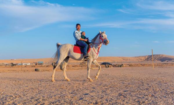 «ركوب الخيل».. هواية رياضية محببة لأطفال «الشمالية»