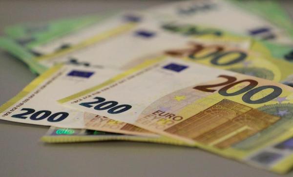 ارتفاع اليورو في ظل توقعات زيادة الفائدة الأوروبية