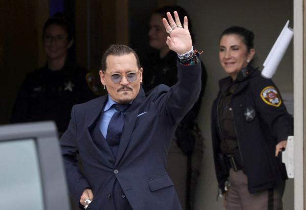 جوني ديب vs آمبر هيرد.. صراع المعجبين يحسم المعركة