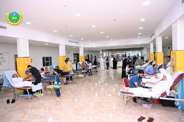 352 متبرعا في «دمك حياة» بتاروت الخيرية