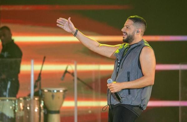 حماقي: أنا في جدة بين أهلي وناسي