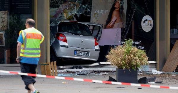 قتلى ومصابين في حادث اصطدام مروع وسط برلين