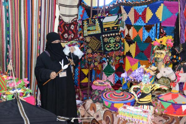 «الحرف التراثية النسائية» تحاكي تاريخ الآباء والأجداد