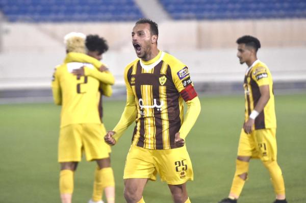 هلالي يرفض التجديد لأحد