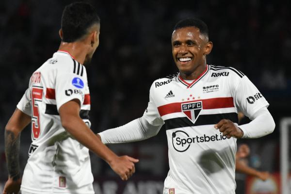 أرسنال يضم البرازيلي ماركينيوس مهاجم ساو باولو