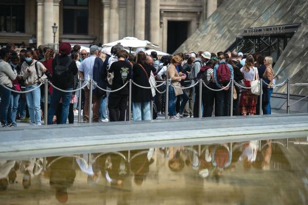 «تذاكر مستعملة» توقف 14 شخصا