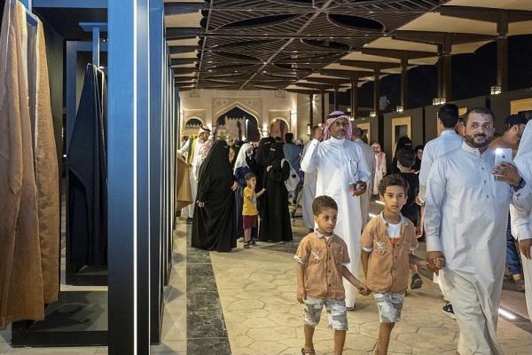«البشت الحساوي» .. احتفاء ثقافي بموروث الأجداد