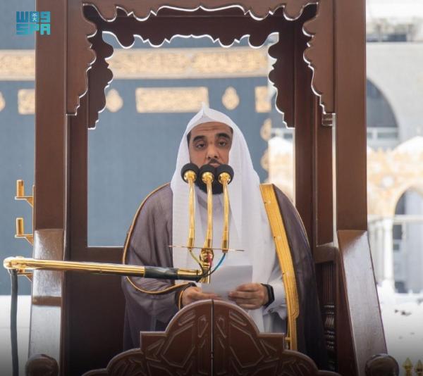 إمام الحرم المكي: الاقتداء بالسنة أعظم نصرة للنبي