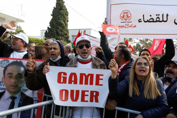 تونس تمنع سفر قيادات بـ «النهضة» لتورطهم في جرائم