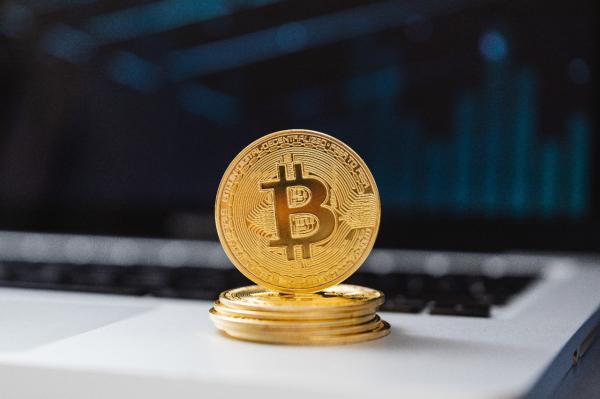 «البتكوين» تتراجع تحت الـ 20 ألف دولار بسبب عمليات البيع