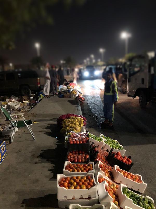 مصادرة طن خضراوات وتمور من «الجائلة»