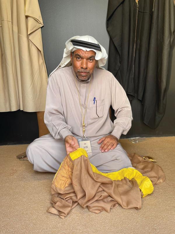 «البشت الحساوي».. منتج محلي أصيل يزين المحافل العالمية