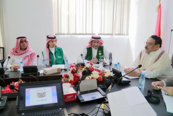 «إعمار اليمن» يبحث الاحتياجات التنموية بمأرب 
