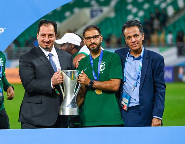 الهادئ.. الذي أبحر بشراع الإنجاز