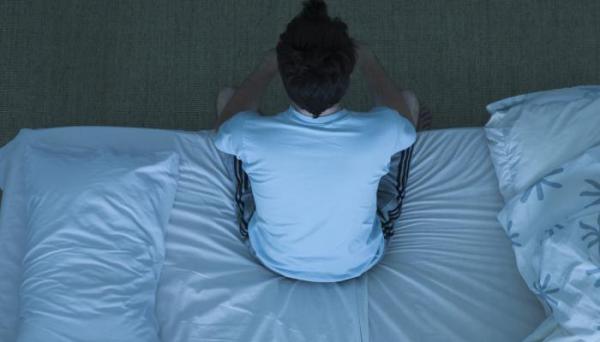نصائح هامة لصيف بلا أرق.. ضع الوسادة في 'الفريزر'